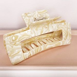 PARK AND BUZZ Jumbo 5” Eco Acetate Hair Claw Clip - Ivory Pearl